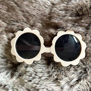 Brand New!! Daisy Sunglasses (little girl)